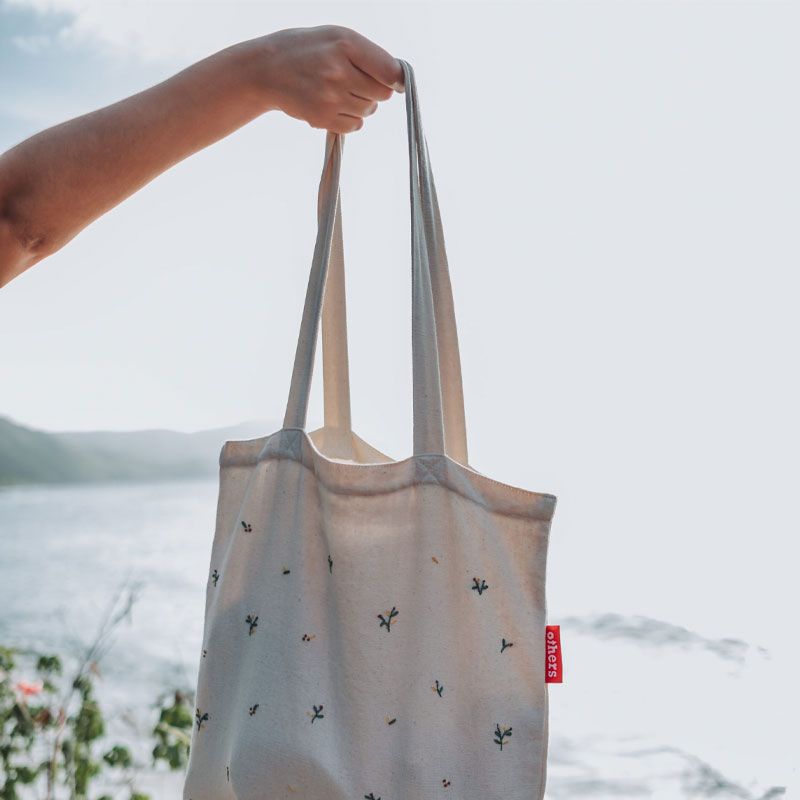 Others - Håndbrodert handlenett - Blomster